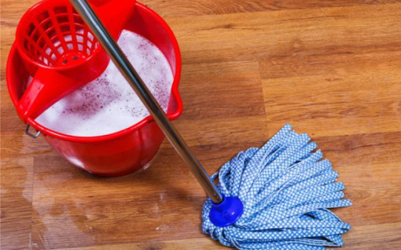 Cách dùng tinh dầu tràm với nước lau nhà