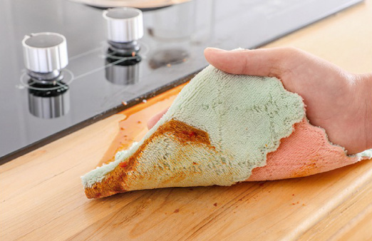Sai lầm thường gặp khi lau bàn ăn khiến vi khuẩn lây lan