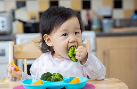 Nước lau bàn ăn thiên nhiên không để lại mùi nồng bé ăn ngon miệng hơn