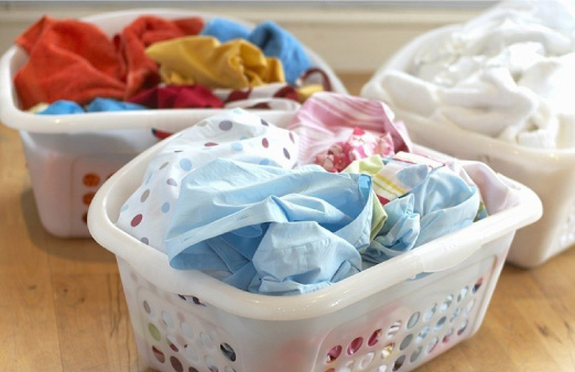 Sai lầm 5: Giặt chung quần áo em bé với người lớn