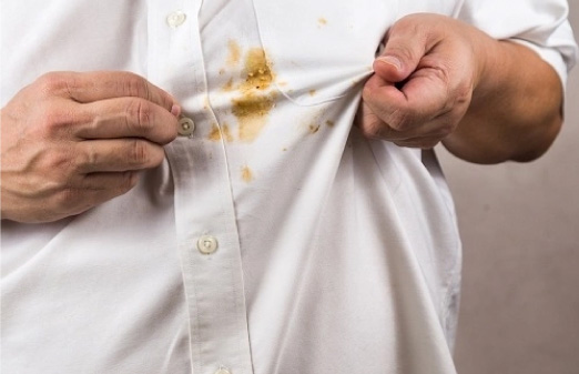 6. Nước giặt thiên nhiên không xử lý được vết bẩn cứng đầu